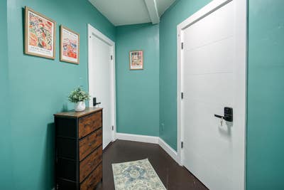 SUPER HOST!! Modern & Cozy. Private rooms with Sma Main Photo