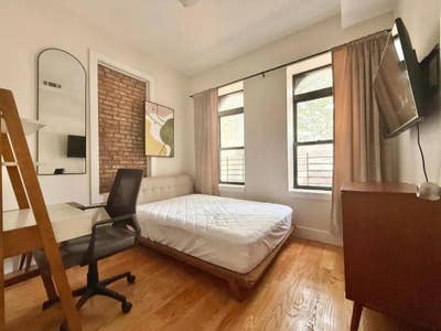 Furnished room, with Laundry + rooftop #786 Main Photo
