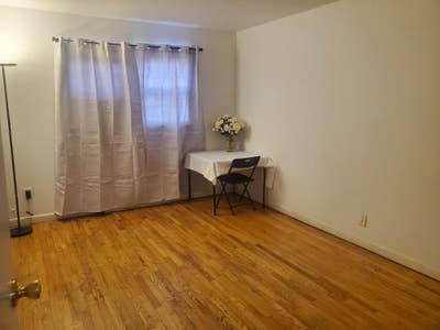 A Large Room for Rent Main Photo
