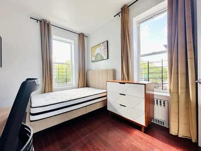 HDTV Furnished room (26 min to manhattan) #537 Main Photo
