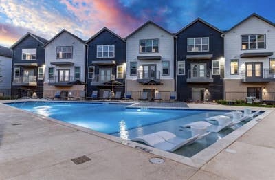 Looking for roommate Main Photo