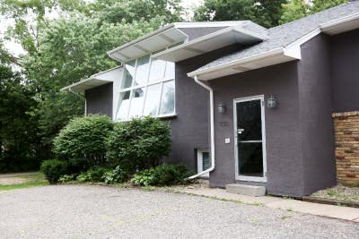 Wonderful 1BRBA walkout apartment Main Photo