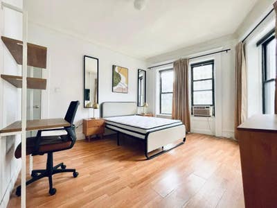 HUGE room, 6 min walk to Central Park, gym #608 Main Photo