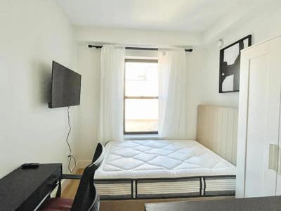 Luxury building, Gym, Laundry, AC, Rooftop #171 Main Photo