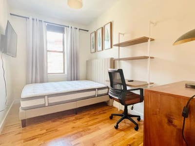 Bright bedroom,23 min to Manhattan #180 Main Photo