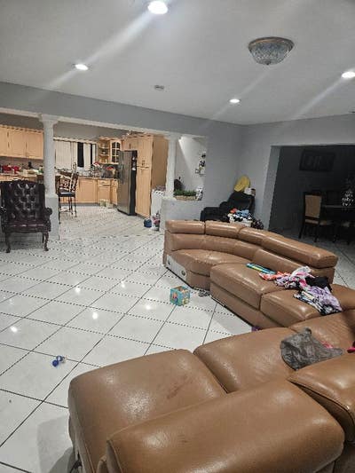 Furnished room in a 3 BR house Main Photo