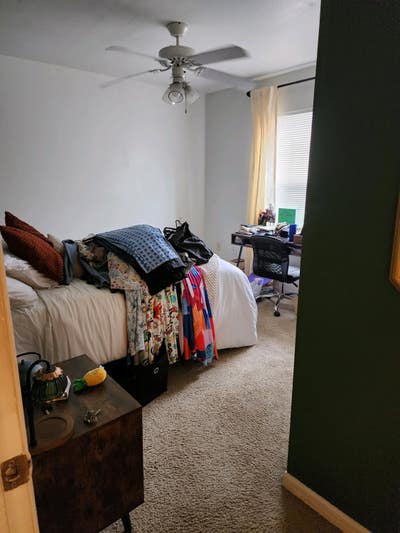Cheap room for rent, great location! Main Photo