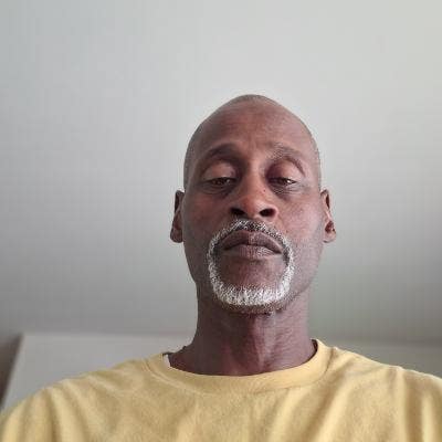 Professional Male seeks a small or large room Main Photo