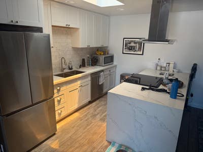 Modern furnished condo room for rent Main Photo