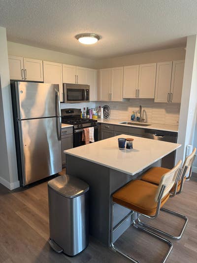 Beautiful South-facing One Bed Apt with Park Views Main Photo