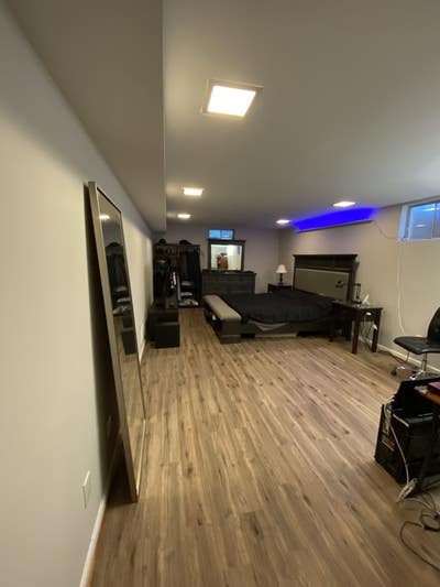Bedroom and Basement Available in Montgomery Vilag Main Photo