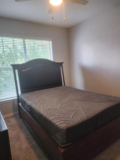 Private room/bathroom available Main Photo