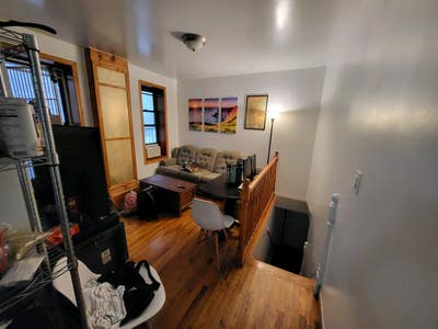ISO 2 Rommates in Yorkville Apartment Main Photo