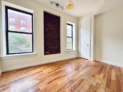 Bright bedroom, 10 min walk to Prospect Park #393 Main Photo