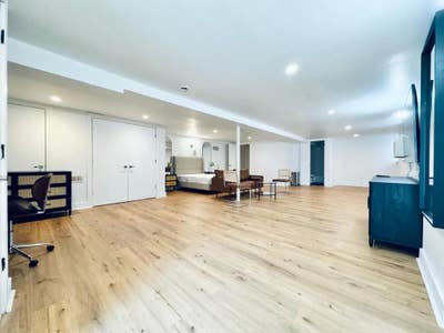 HUGE Studio, w/ private bathroom and entrance #812 Main Photo