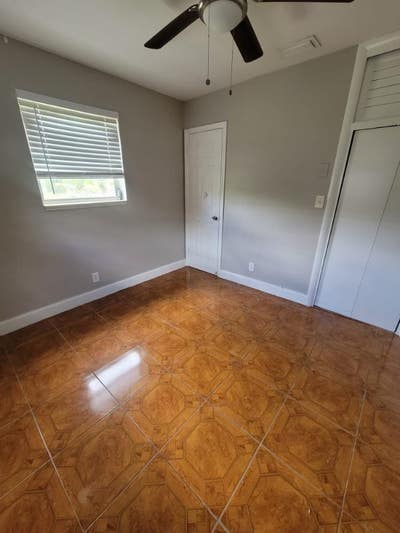 Room for Rent in Quiet Home_ Utilities included Main Photo