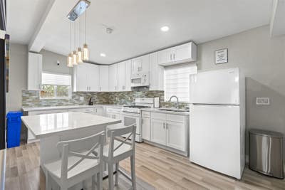 Remodeled Rooms | Low Cost | Utilities Included Main Photo