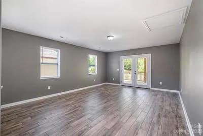 Huge Room with Private Entrance and Bath Main Photo