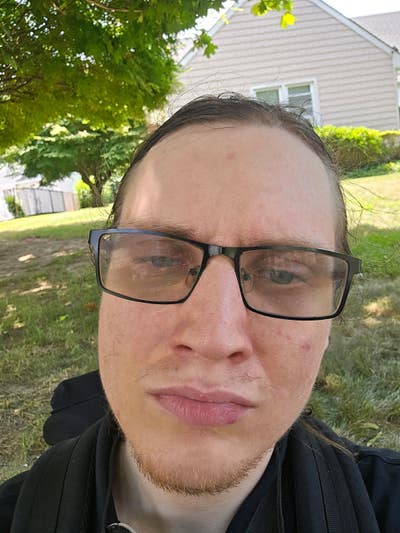 Room wanted in Glen Cove Main Photo