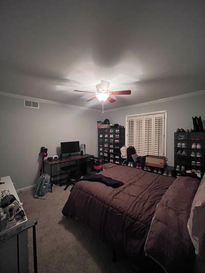 Looking for a roommate Main Photo
