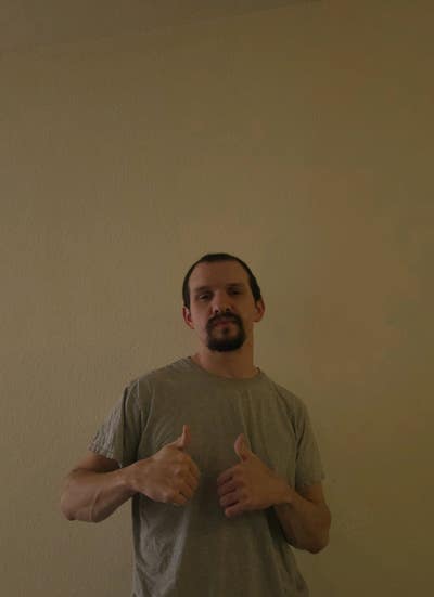 Looking for a roommate Main Photo