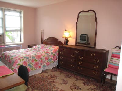 Spacious, Charming, Clean, Furnished Room Main Photo