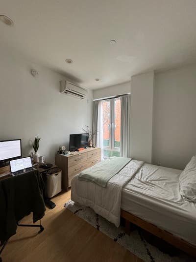 Looking for a female sublet Main Photo