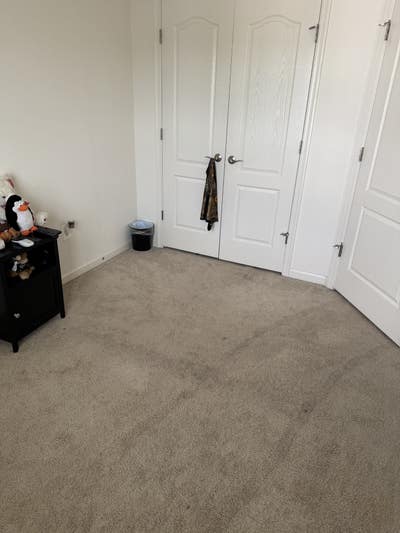 Room for Rent in Clean, Quiet 3-Level Townhouse ― Main Photo