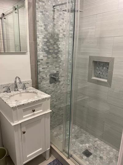 Beautiful remodeled large room Main Photo