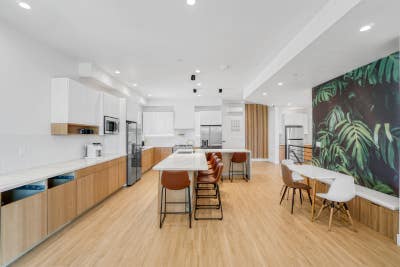 Private Room w Ensuite Bath_Brand_New Co_Living i Main Photo