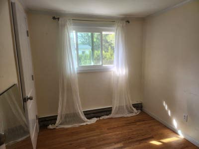 Room for rent in shared home. Main Photo