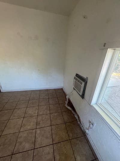 Looking for roommates Main Photo