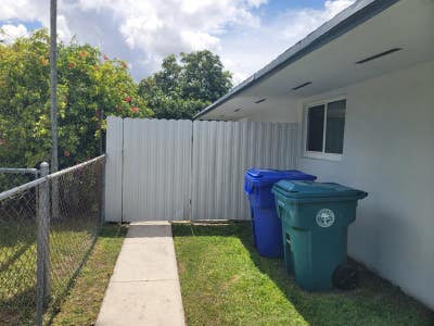 Amazing spacious studio apartment utilities includ Main Photo