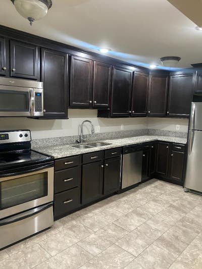 Gorgeous 1 Bedroom 1st floor,2 decklarge yard Main Photo