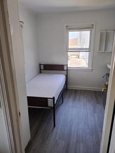 Glencove Boarding house offering private rooms.. Main Photo