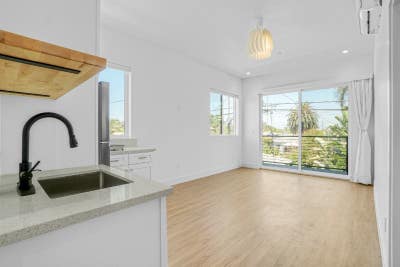 Newly Built Modern 1BRBA with Skyline Views & Lux Main Photo