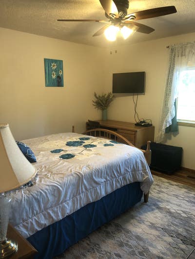 Ladies-2 Nicely Furnished Rooms in Camas, WA! Main Photo