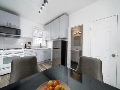 Expansive Modern Room for Rent in JC Heights! Main Photo