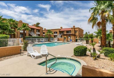 Amenities Full and Close to the Strip Main Photo