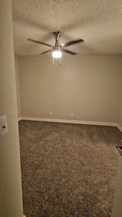 1 room available master bedroom Main Photo