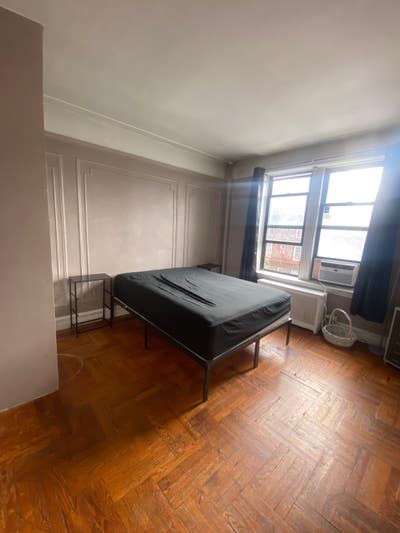Spacious room available in Midwood $1000 per month Main Photo