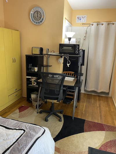 Studio for Rent $980/m.Private Entry(Johnson St & Main Photo