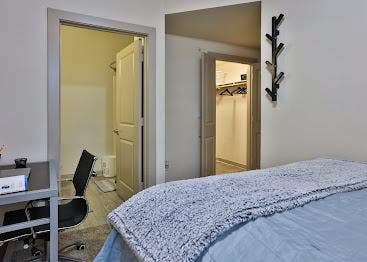 Lease Available ― Female Student Housing Main Photo