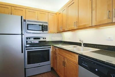 BEST Priced Convertible 1 Bedroom in Lakeshore Eas Main Photo