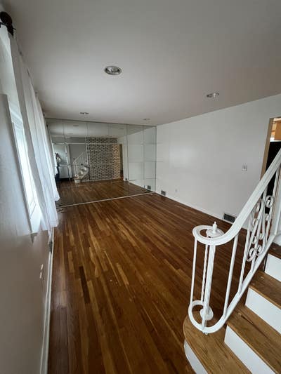 Room available Main Photo