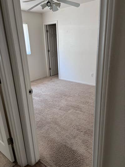 Walk in closet. Main Photo