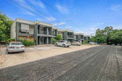 Updated 1bedbath Central Austin condo washerdryerp Main Photo