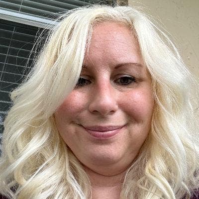 Single medical biller who works from home Main Photo
