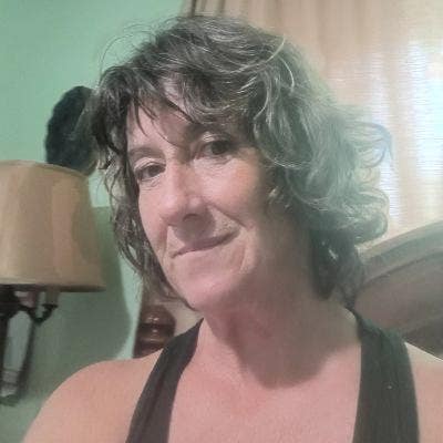 56 year old Female seeks a small or large room Main Photo