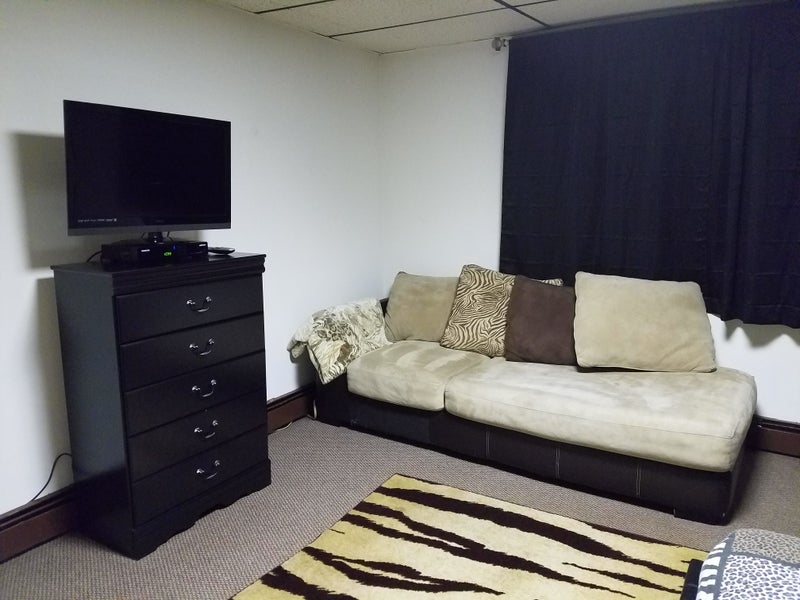 'Room for Rent Near Rutgers Univ and Edison Train ' Room to Rent from